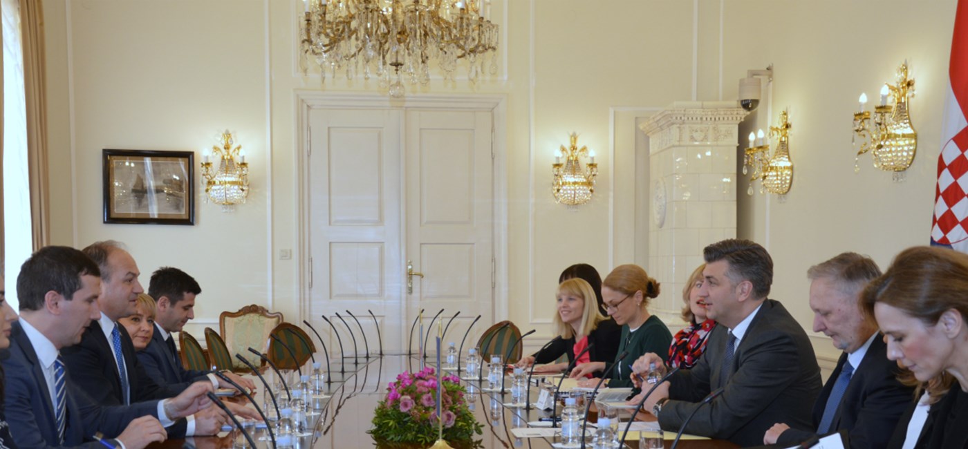 ​Predsjednik Vlade Plenković susreo se s ministrom vanjskih poslova Republike Kosova Hoxhajem